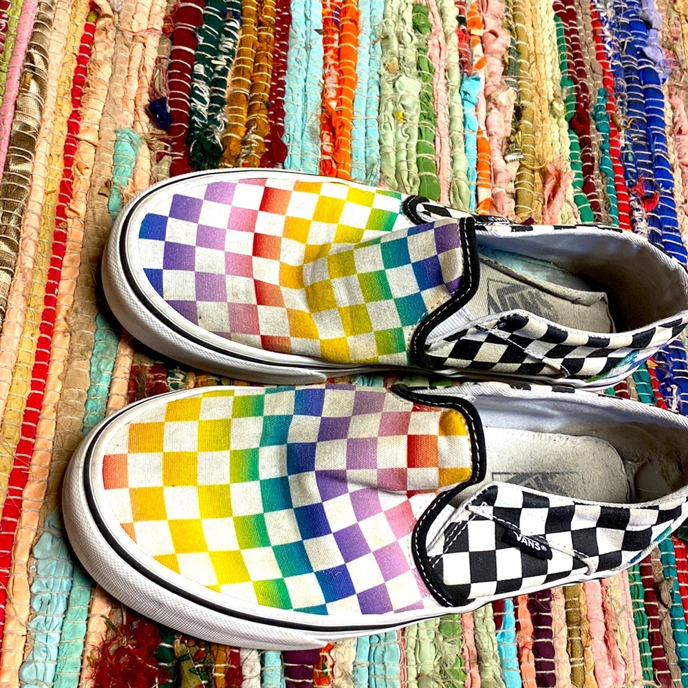7.5 Women’s size Rainbow Vans !